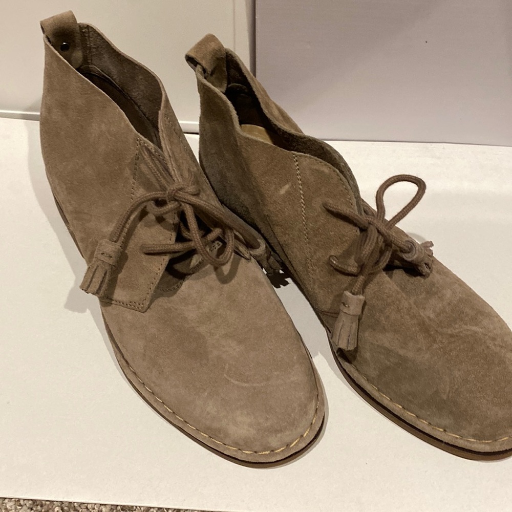 Hush Puppies Cyra Catelyn Ankle Desert Chukka Booties